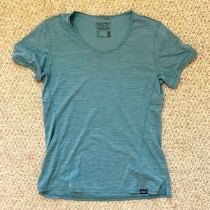 Patagoina Womens Capilene Cool Lightweight Size S Light Blue Short Sleeve